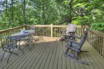 Main level deck with outdoor dining table for 4